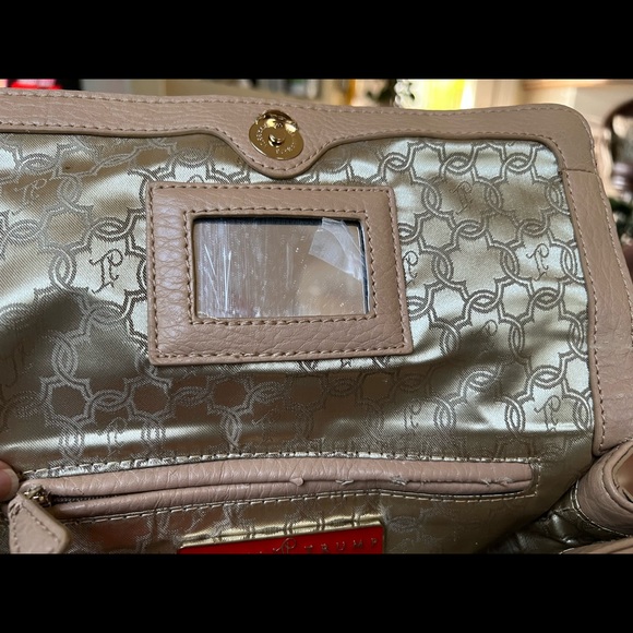 Ivan’s trump tan with red/blue with gold hardware - Picture 4 of 5